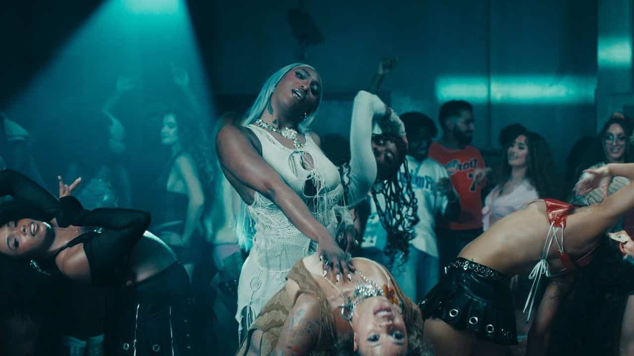 No Stress English Translation Lyrics